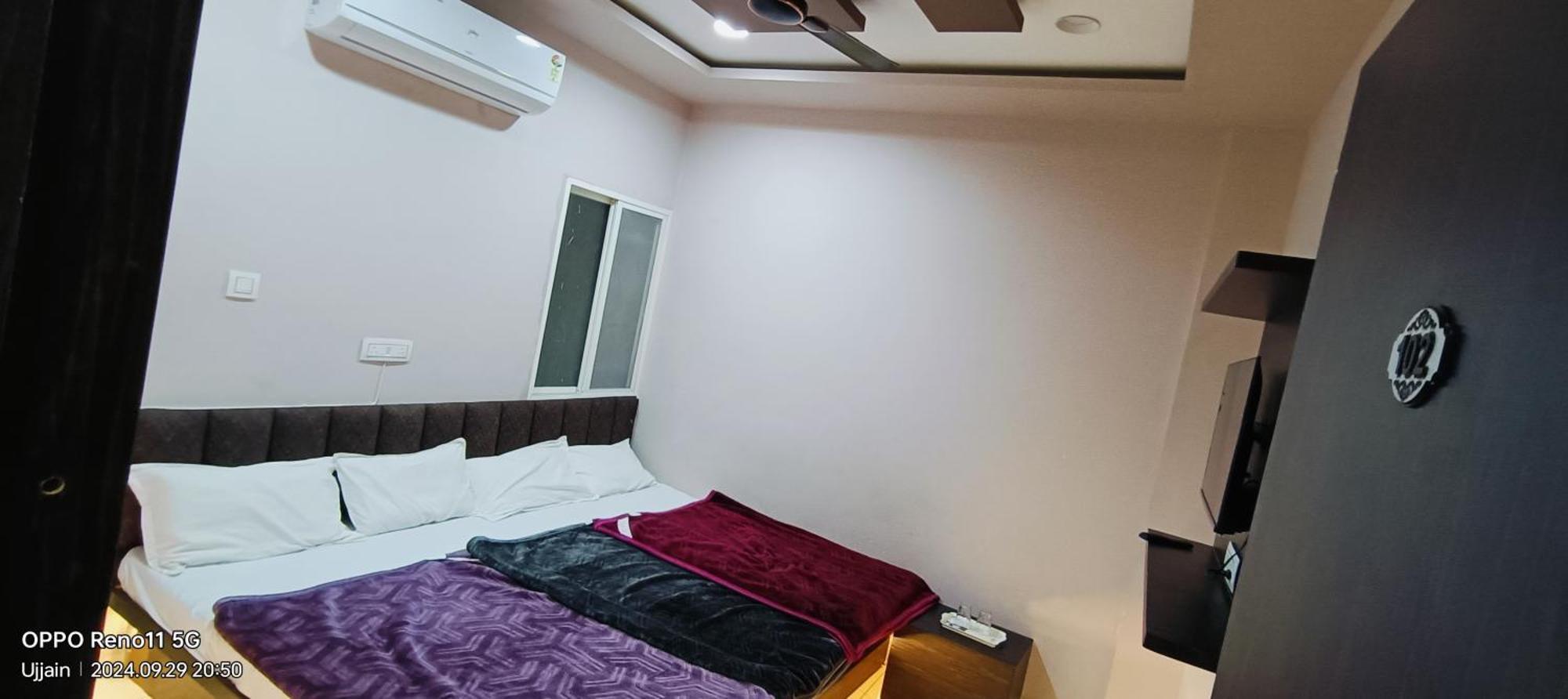 Hotel Rainbow Ujjain Buitenkant foto